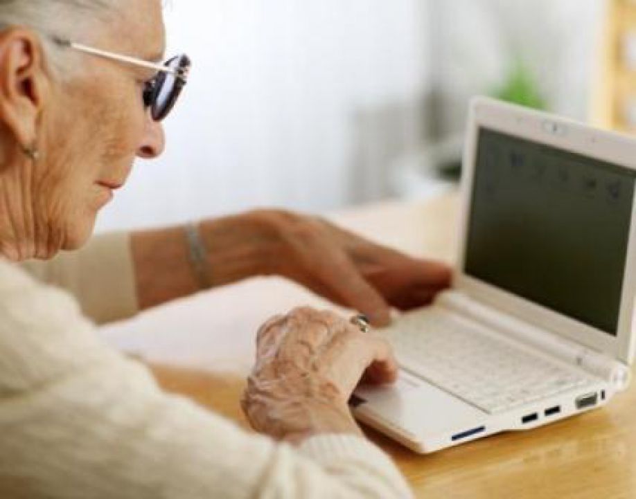 Обучение компьютерной грамотности неработающих пенсионеров  способствует сохранению активной жизненной позиции в условиях современного общества.